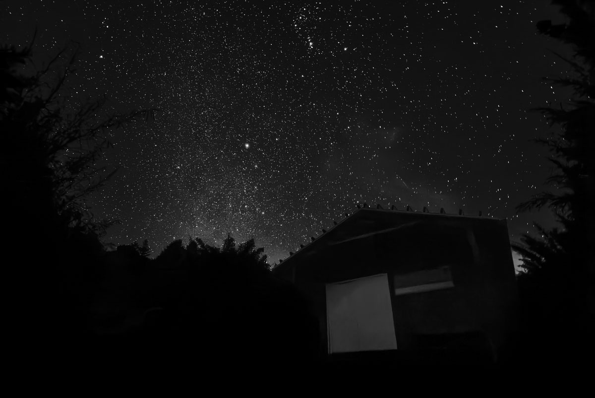 星空之下,我們住宿的中霸山屋。